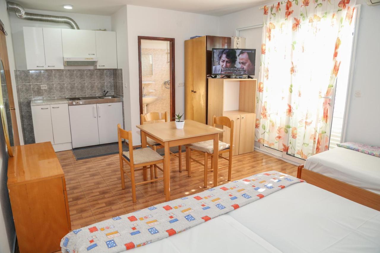 Apartments Butkovic Hvar Town Bagian luar foto