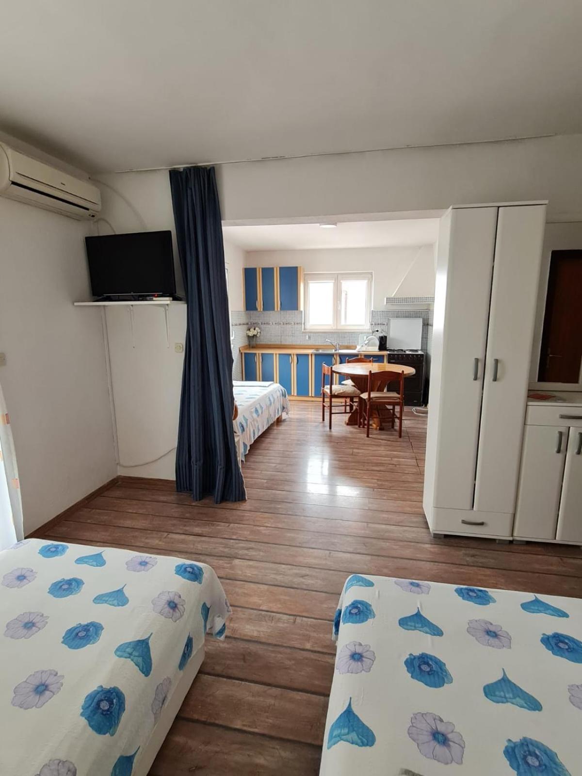 Apartments Butkovic Hvar Town Bagian luar foto